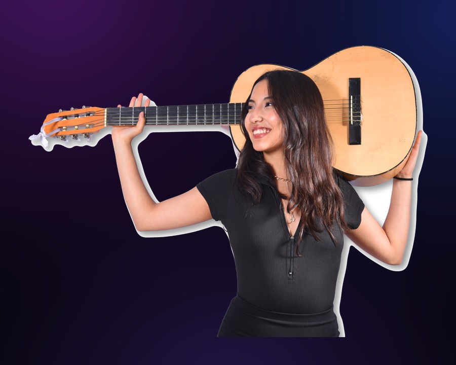 Estudiante de DEART con su guitarra